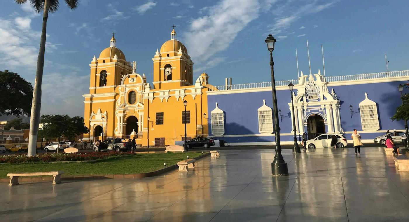 Plaza de Armas y Catedral de Trujillo